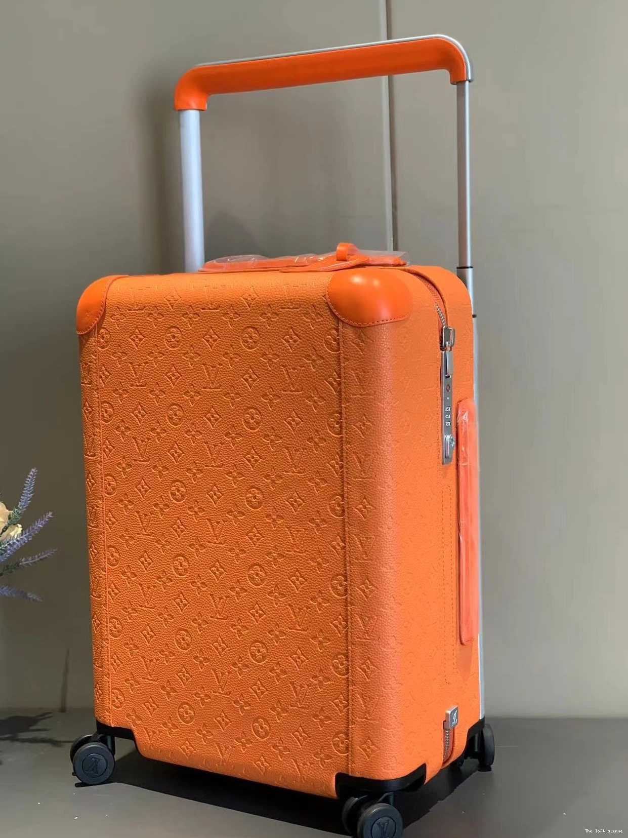 CUSTOM 55 ORANGE SUITCASE TAURILLON 37L HORIZON 0731